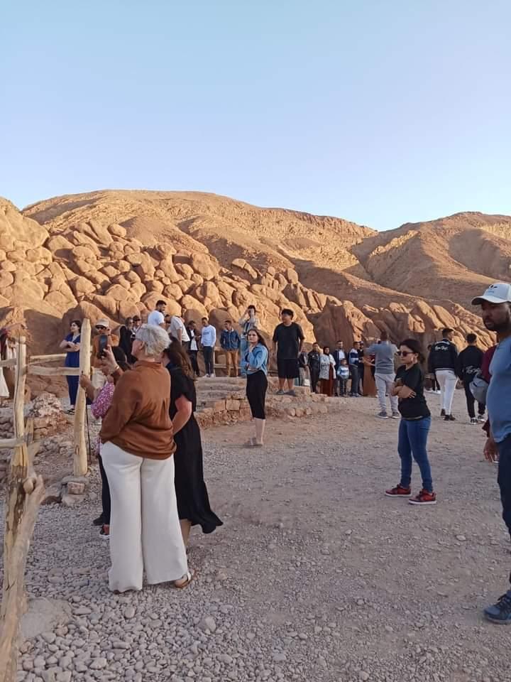 Una parada entre montañas